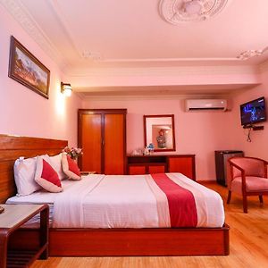 Deluxe King Room Airport PickUp